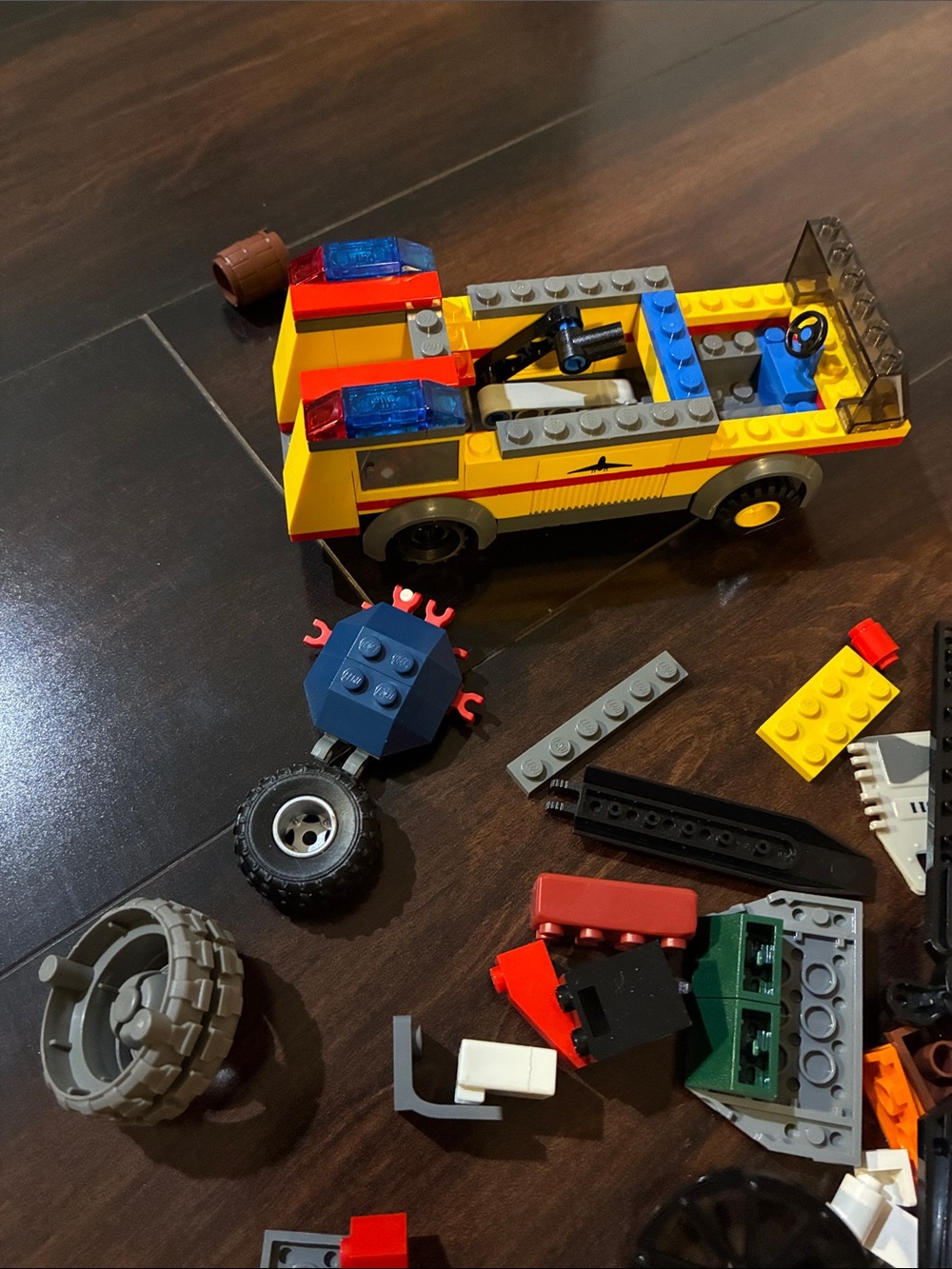 Assorted Lego pieces - Picture 4 of 5